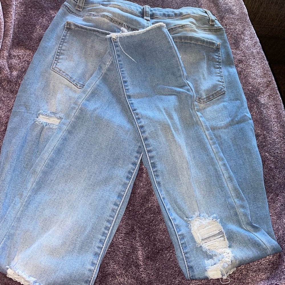 Raw hem distressed jeans size 9 - Picture 1 of 6